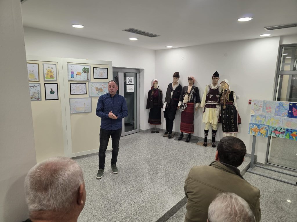 „Еко Кам Мед“ одбележа јубилеј со хуман гест – 520 тегли мед за ООУ „Кирил и Методиј“ 2 8c05c4f5 0938 473e be7f 023407f8cc9b